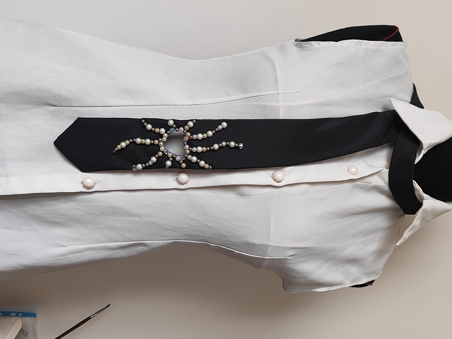 کراوات قلب سفید مشکی - تصویر 2